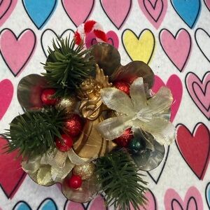 Vintage Festive Gold Angel Ornament tart tin with Red and Green Accents